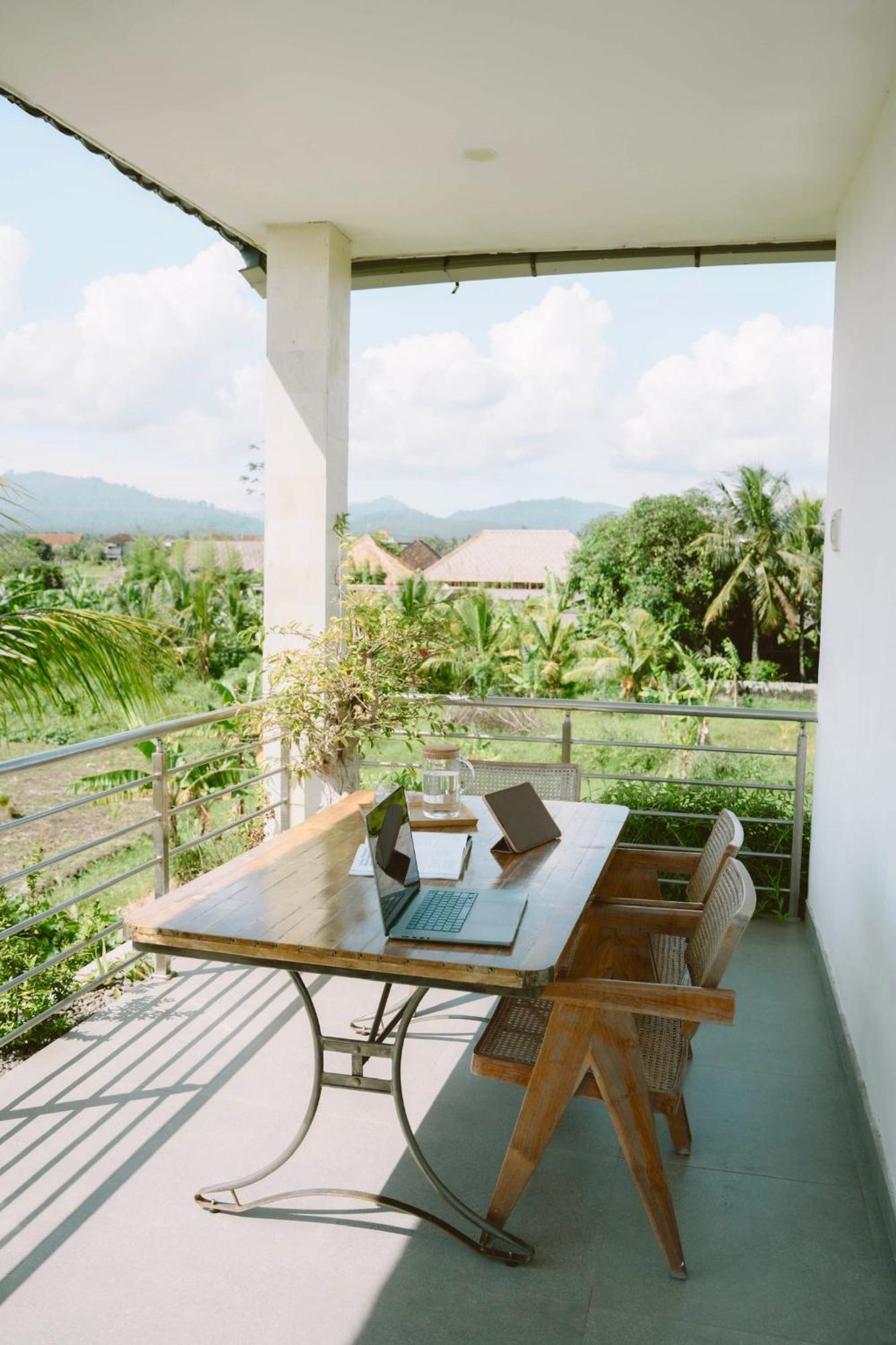 Three Palms Surf & Stay Medewi Airsatang Eksteriør billede